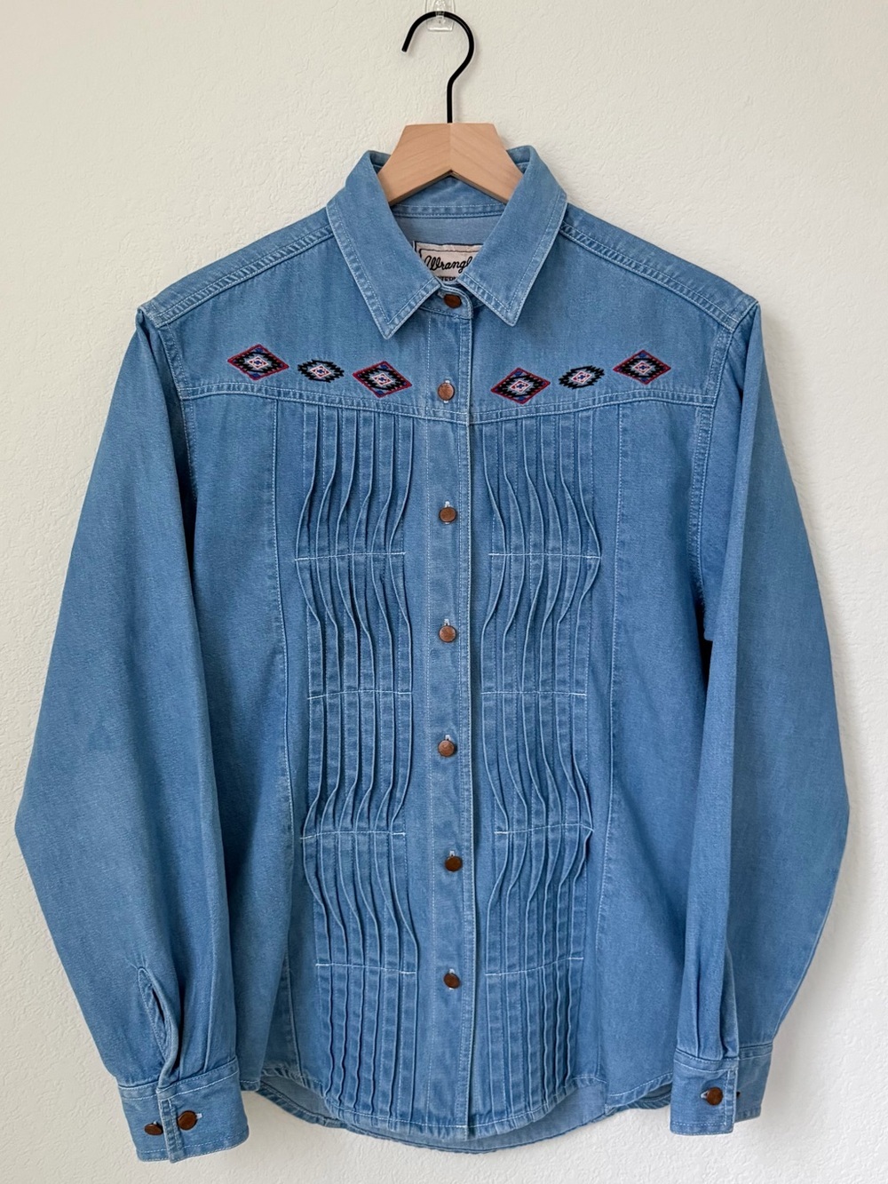 Wrangler Women’s Light Blue Denim Western Shirt with Embroidered Yoke Small